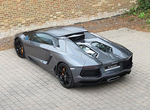 Lamborghini Aventador LP 700-4 Roadster 9