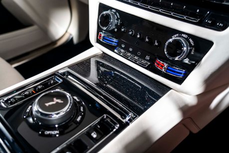 Rolls-Royce Ghost V12. STARLIGHT. H, C & M SEATS. REAR ENTERTAINMENT. HUD. A/CRUISE CONTROL 52