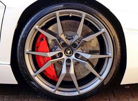 Lamborghini Aventador LP 700-4 21