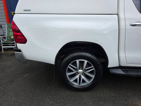 Toyota Hilux INVINCIBLE 4WD D-4D DCB AUTO 9