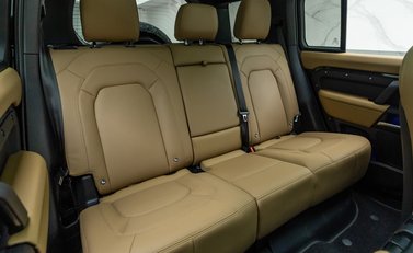 Land Rover Defender 110 D250 X-DYNAMIC HSE 17