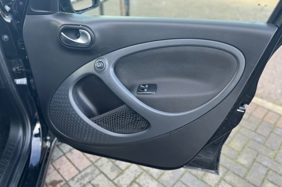 Smart Forfour PREMIUM 5 DOOR ELECTRIC AUTO 5 DOOR 26