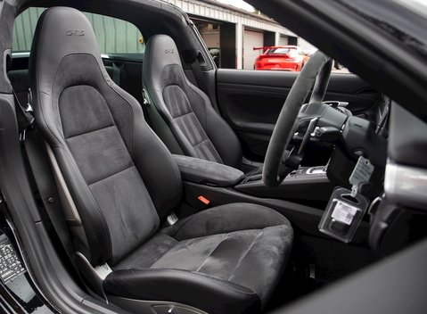 Porsche 911 Targa 4 GTS (991.2) 14