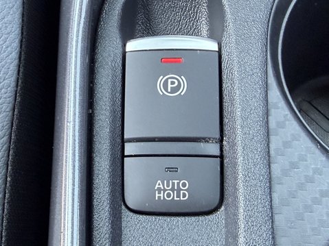 Nissan Juke 1.0 DiG-T 114 N-Connecta 5dr DCT 28