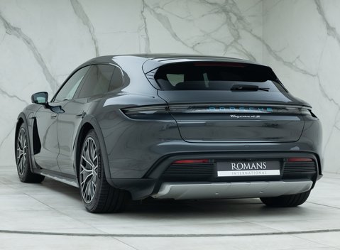 Porsche Taycan 4S Cross Turismo 7
