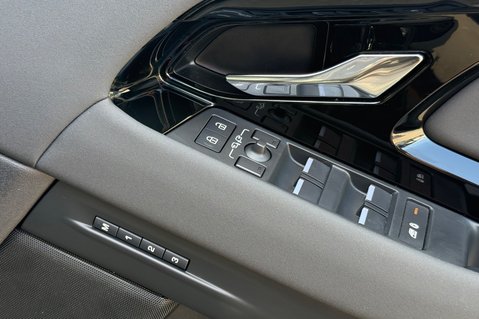 Land Rover Range Rover Evoque DYNAMIC SE 35