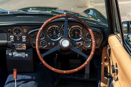 Aston Martin DB6 Mark II Volante 18