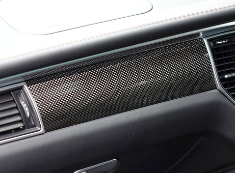 Porsche Macan Turbo Performance Package 24