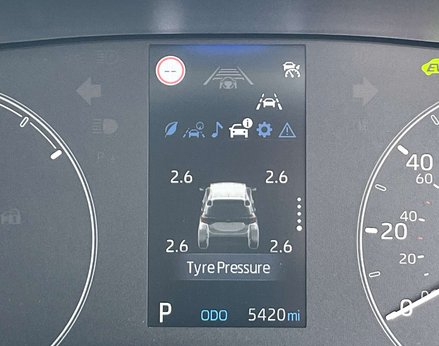 Toyota Yaris ICON HEV CVT 29