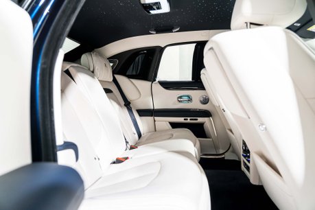 Rolls-Royce Ghost V12. STARLIGHT. H, C & M SEATS. REAR ENTERTAINMENT. HUD. A/CRUISE CONTROL 24