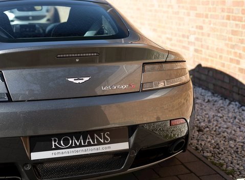 Aston Martin V12 Vantage S 24