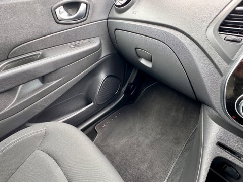 Renault Captur ICONIC TCE 36