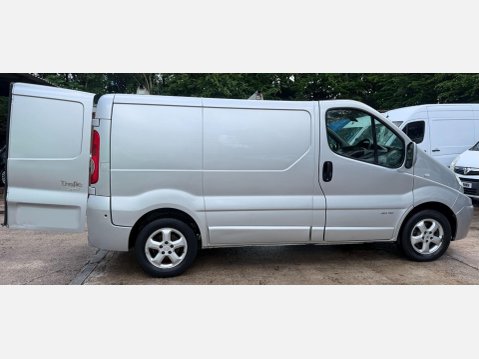Renault Trafic 2.0 dCi SL27 Sport Panel Van 3dr Diesel Manual L1 H1 (198 g/km, 115 bhp) 16