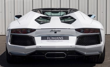 Lamborghini Aventador LP700-4 Roadster 5