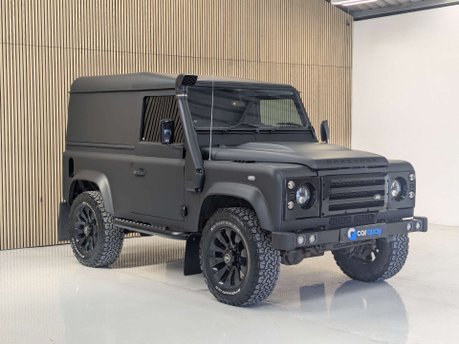 Land Rover Defender 2.2 Defender 90 Hard Top TD 4WD 5dr 4