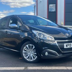 Peugeot 208 1.2 PureTech Signature Hatchback 5dr Petrol Manual Euro 6 (s/s) (82 ps) 6