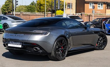 Aston Martin DB12 V8 4