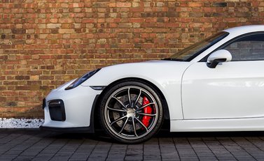 Porsche Cayman GT4 7