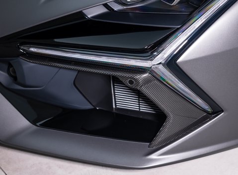 Lamborghini Revuelto 33