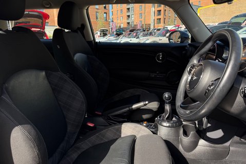 Mini Hatch COOPER.. 6 SERVICES..DAB..SAT NAV..HEATED SAETS..STUNNING EXAMPLE 31