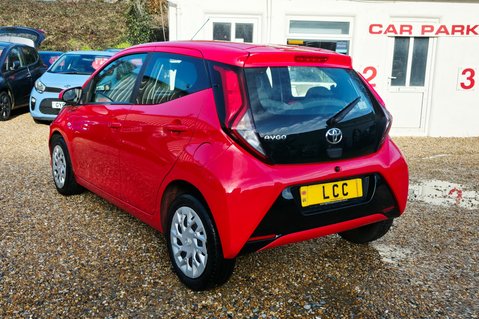 Toyota Aygo 1.0 VVT-I X-PLAY TSS LOOK! JUST 27000 MILES! LOW INSURANCE! 5