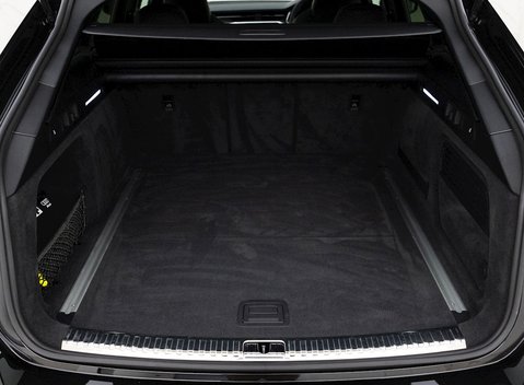 Audi RS6 Avant Carbon Black 32