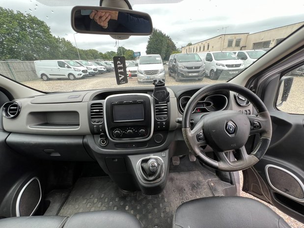 Renault Trafic LWB L2H1 Low Roof Sport 296 Air Con Nav Sensors EU 26