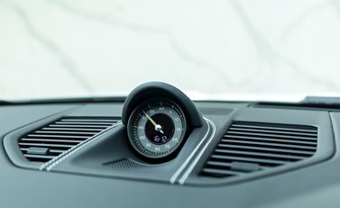 Porsche 911 (992) GT3 Touring 15