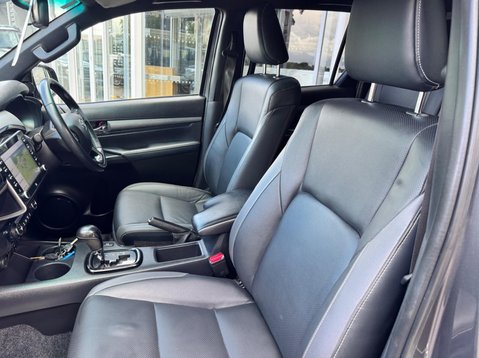 Toyota Hilux INVINCIBLE X 4WD D-4D DCB 13