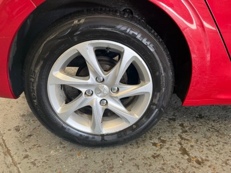 Peugeot 208 1.2 VTi Style Euro 5 5dr 25