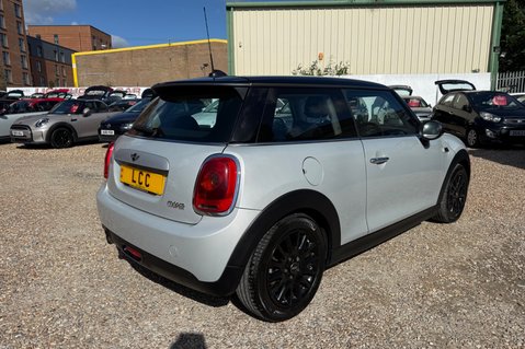 Mini Hatch COOPER.. 6 SERVICES..DAB..SAT NAV..HEATED SAETS..STUNNING EXAMPLE 2