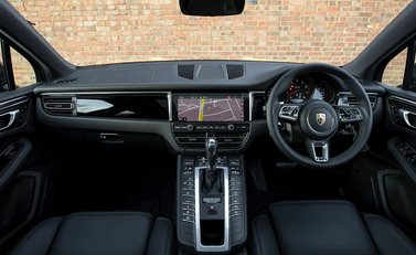 Porsche Macan GTS 18