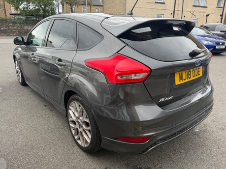 Ford Focus ST-LINE 8