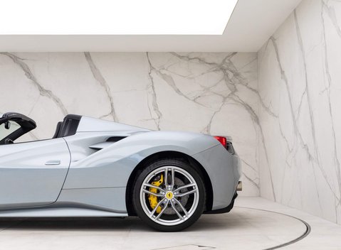Ferrari 488 Spider 28