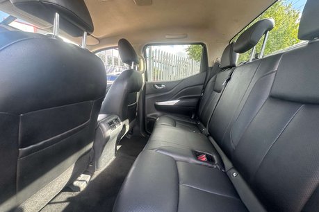 Nissan Navara 2.3 dCi Tekna Pickup Double Cab 4dr Diesel Auto 4WD Euro 6 (190 ps) 21