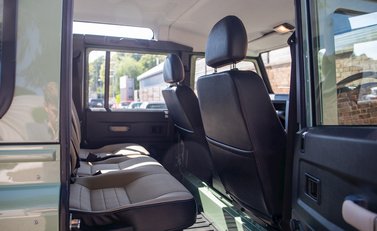 Land Rover Defender 110 Heritage Station Wagon 15