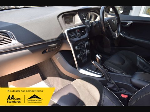 Volvo V40 2.0 V40 R-Design D2 5dr 23