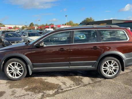 Volvo XC70 2.4 XC70 SE Luxury D5 AWD Auto 4WD 5dr 22