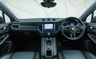 Porsche Macan TURBO 21