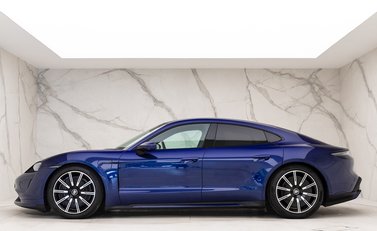 Porsche Taycan TURBO 2