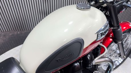 Triumph Bonneville 2012 ONLY 13K STUNNING EXAMPLE MOT WARRANTY 865CC 7