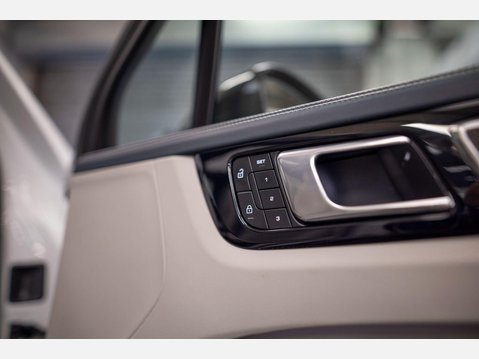 Porsche Cayenne 3.0 V6 E-Hybrid 17.9kWh Platinum Edition TiptronicS 4WD Euro 6 (s/s) 5dr (3 20