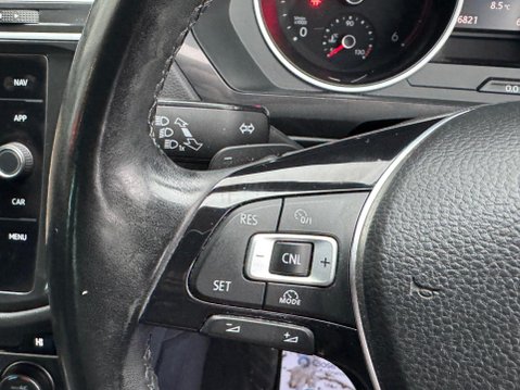 Volkswagen Tiguan 2.0 TDI SE Navigation DSG 4Motion Euro 6 (s/s) 5dr 38