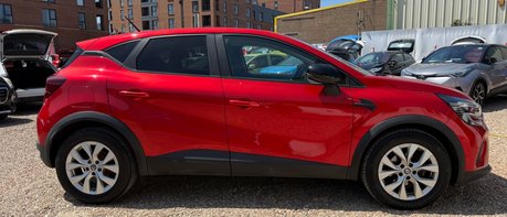 Renault Captur ICONIC TCE.. 3 MAIN DEALER SERVICES.. 1 PREVIOUS KEEPER.. STUNNING EXAMPLE 1