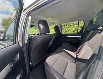 Toyota Hilux Invincible | Auto | 2.4 LT | Double Cab | Camera | Sensors | EURO 6 9