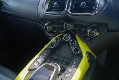 Aston Martin Vantage V8 13