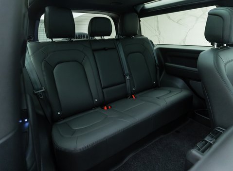 Land Rover Defender 90 V8 P525 URBAN 17