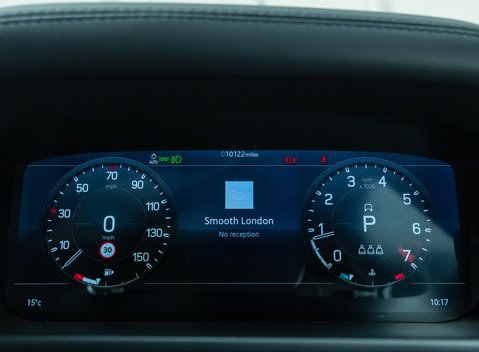 Land Rover Defender 110 V8 Bond Edition 22