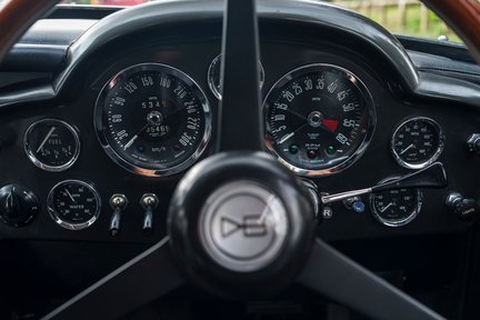 Aston Martin DB6 Mark II 20