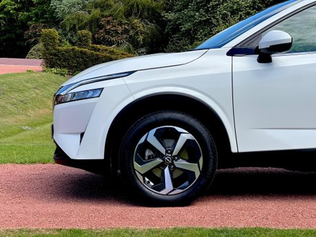Nissan Qashqai DIG-T N-CONNECTA MHEV 18